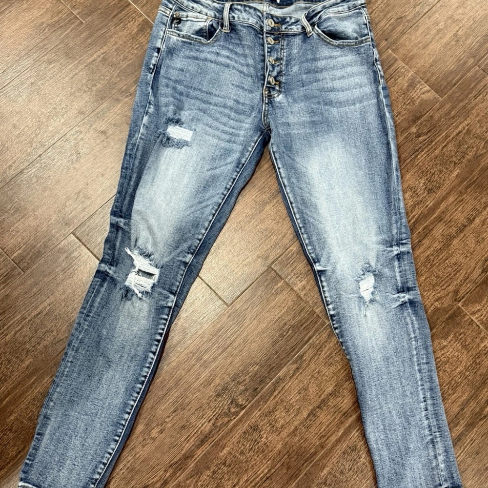 KanCan •  Size 13/30 with a 30-inch inseam.